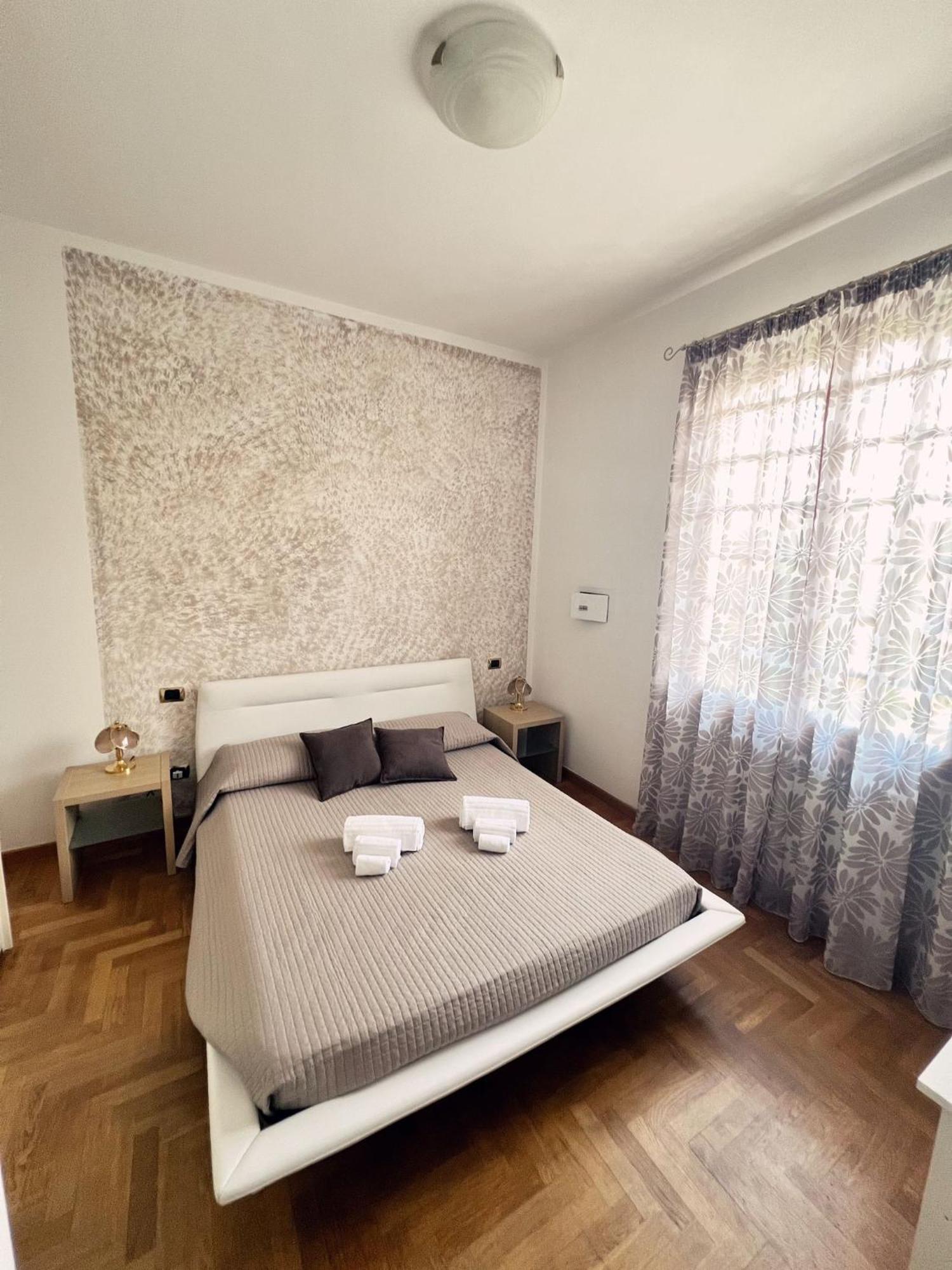 Prima Luce Hotel Peschiera del Garda Kültér fotó
